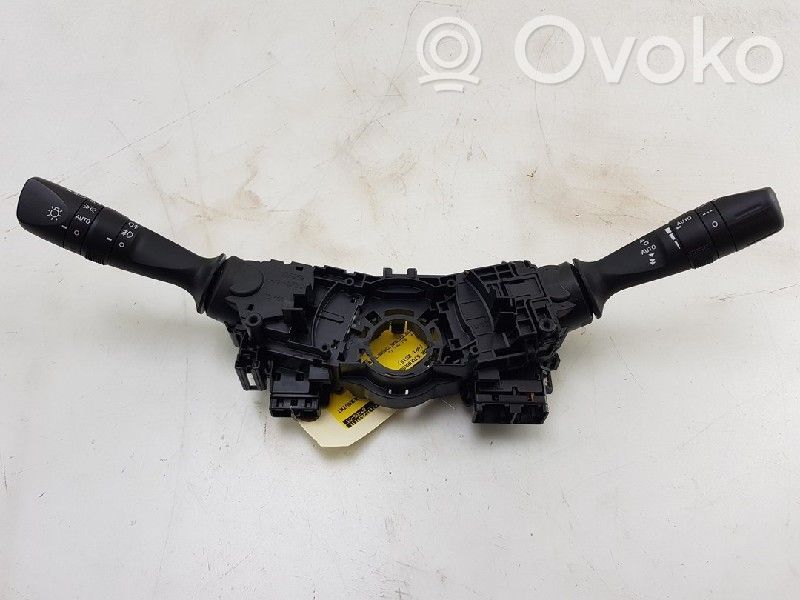 Toyota Auris E180 Pulsanti/interruttori sul volante