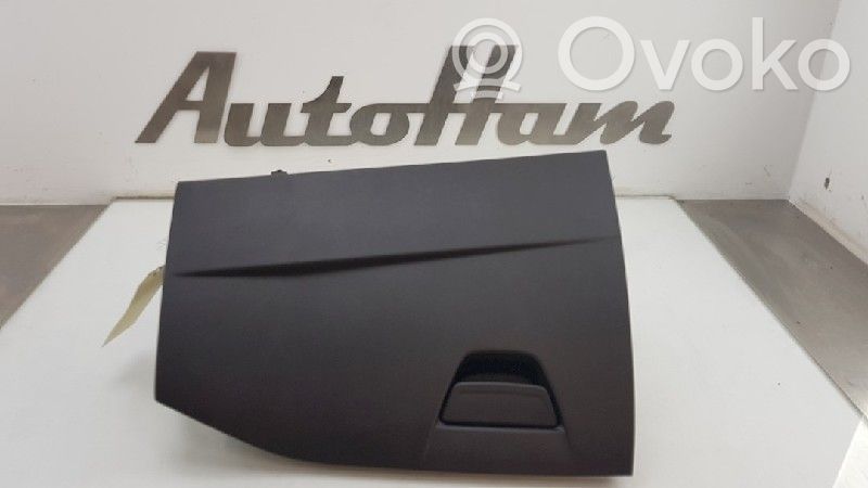 Ford Focus C-MAX Mantu nodalījums 
