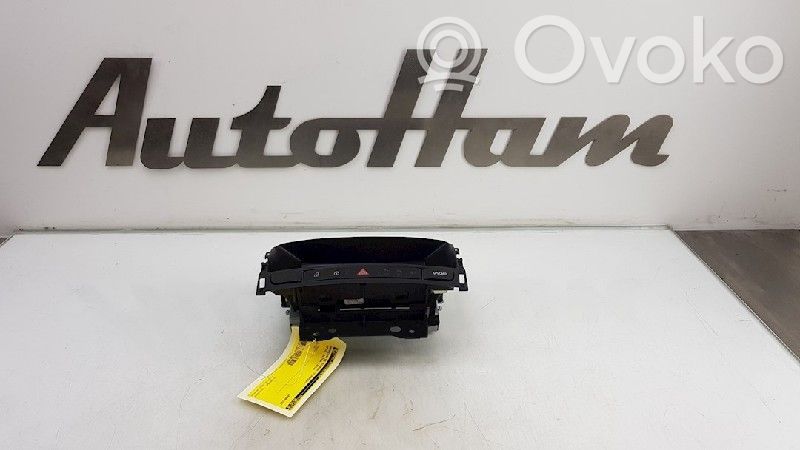 Opel Astra J Panel radia 