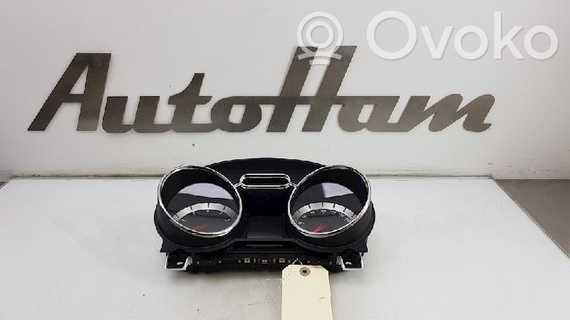 Opel Adam Geschwindigkeitsmesser Cockpit 