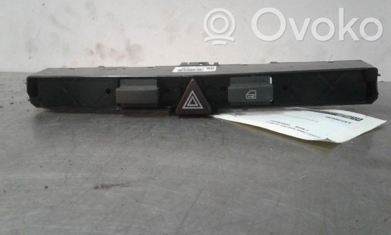 Hazard light switch   13100105,13129281,13100105,13100106,13129281,13129282,860032
