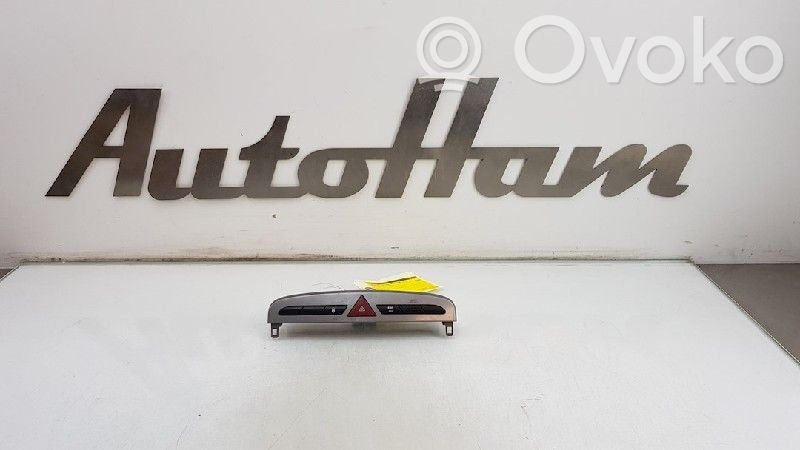 Peugeot 308 Hazard light switch 