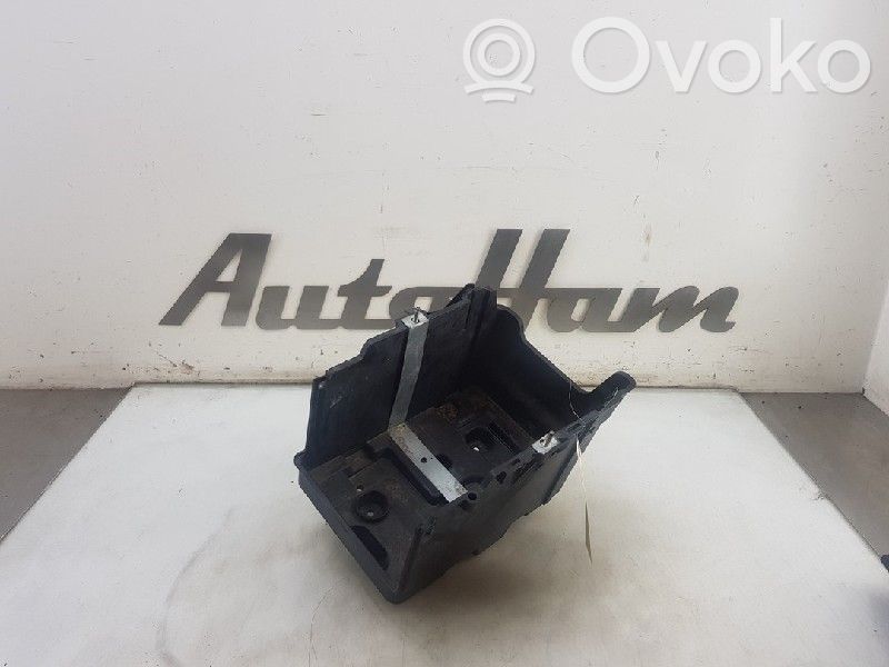 Ford Transit Courier Akkulaatikon alusta 