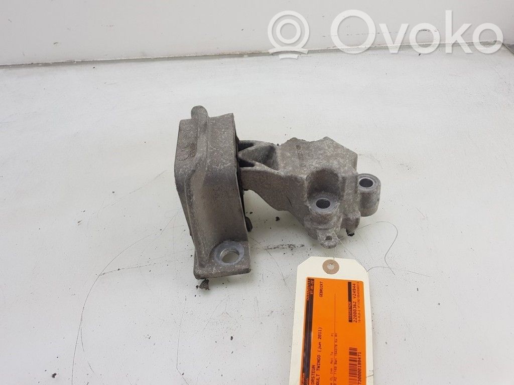 Renault Twingo II Engine mount bracket 