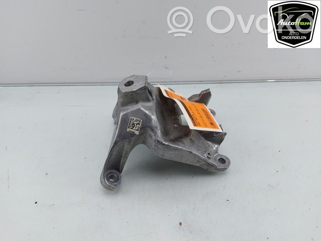 Audi RS4 B9 Engine mount bracket 