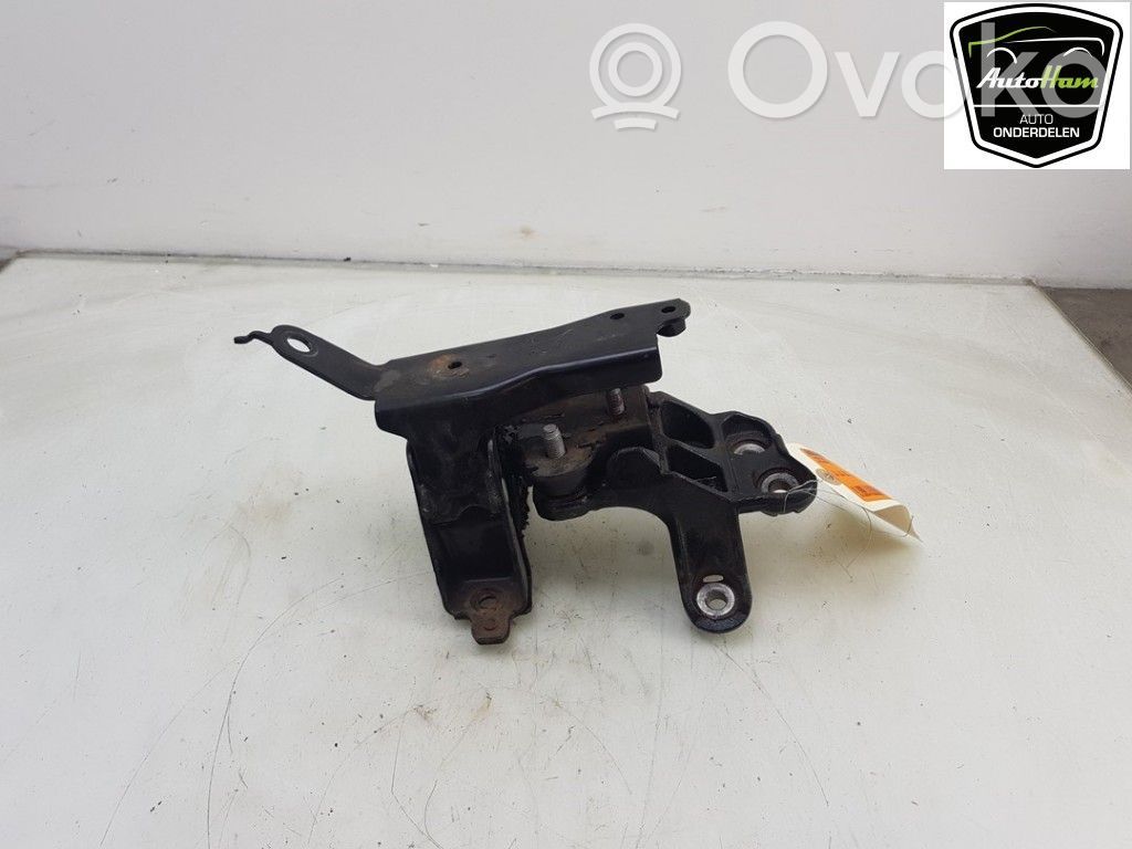 Peugeot 108 Gearbox mounting bracket 