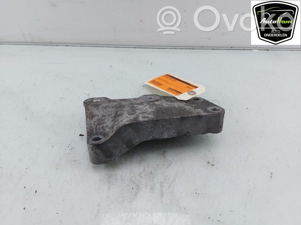 Opel Corsa E Gearbox mounting bracket 