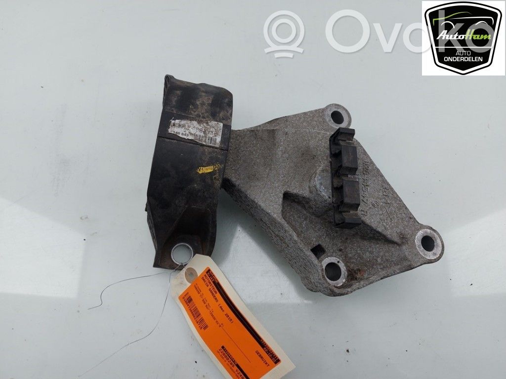 Dacia Sandero II Engine mount bracket 