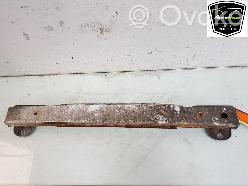 Opel Karl Aizmugurē bampera balka 