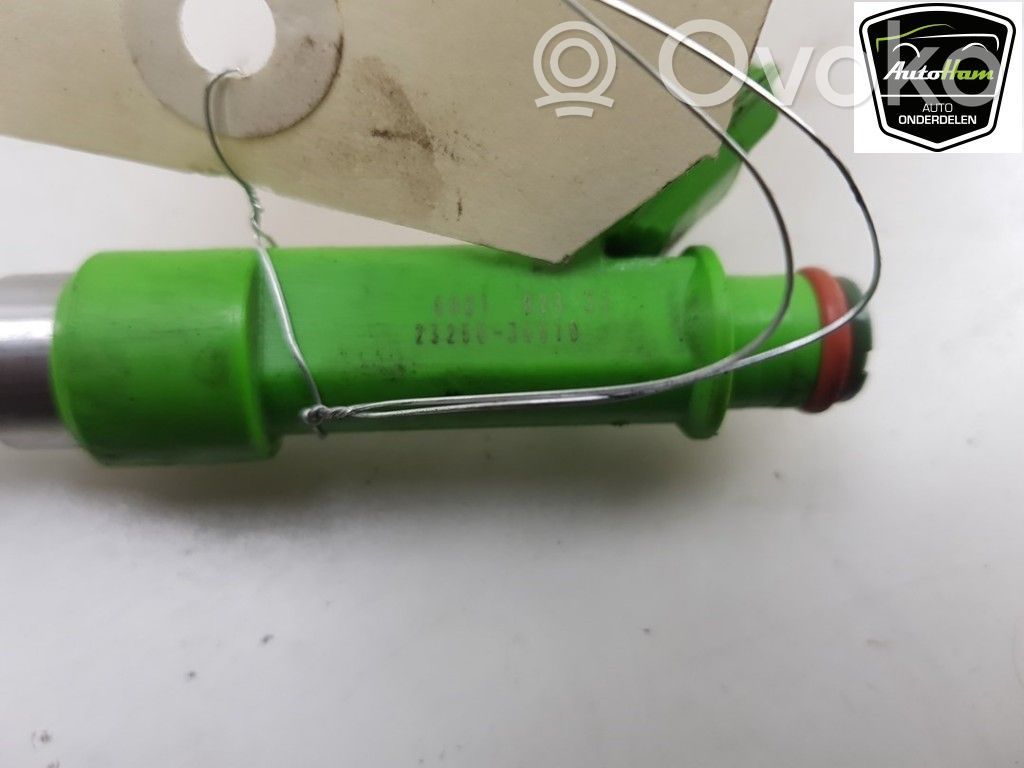 Toyota RAV 4 (XA40) Inyector de combustible 