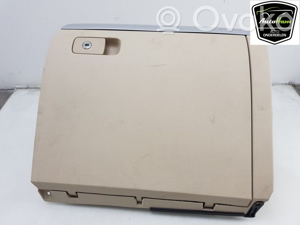 Volkswagen Jetta VI Boite à gants 