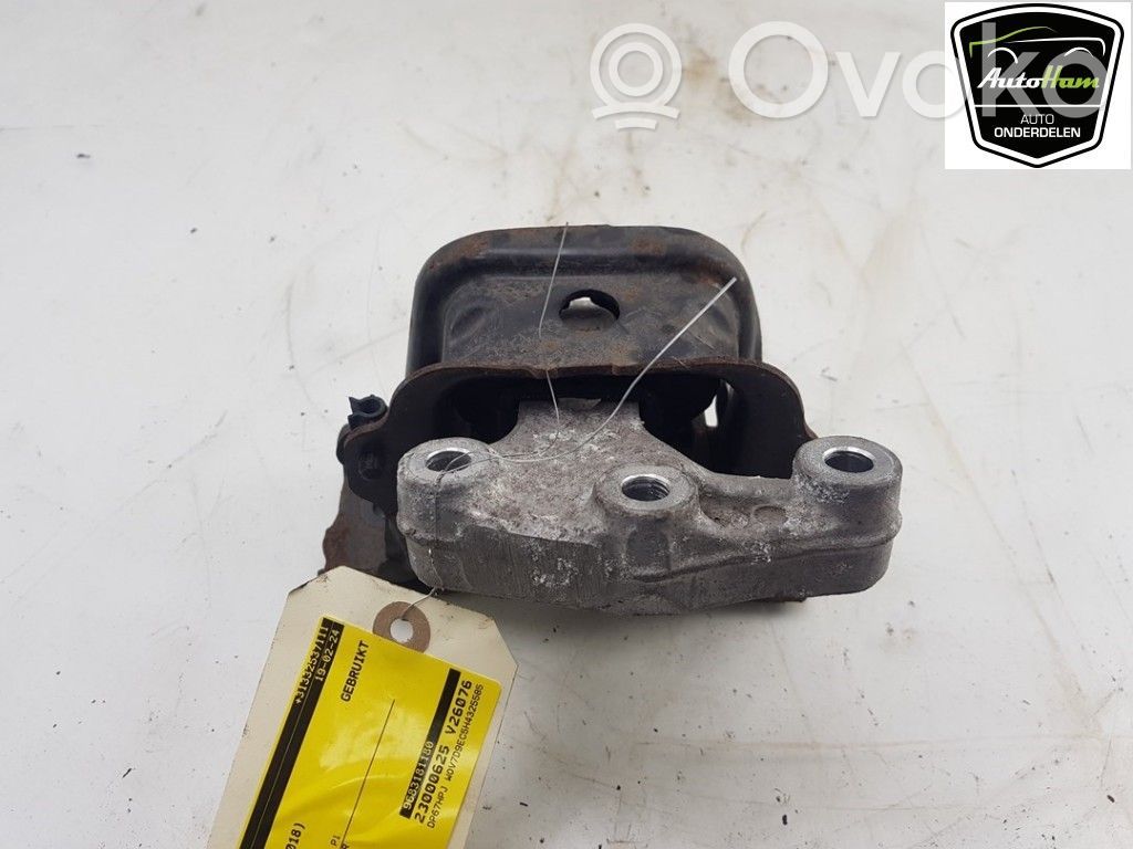 Opel Crossland X Engine mount bracket 