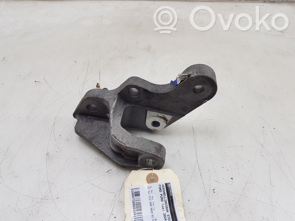 Ford Puma Gearbox mounting bracket 
