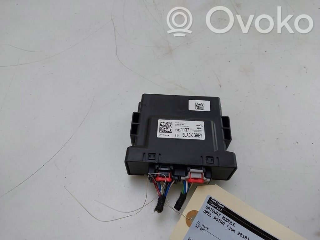 Opel Astra K Gateway control module 