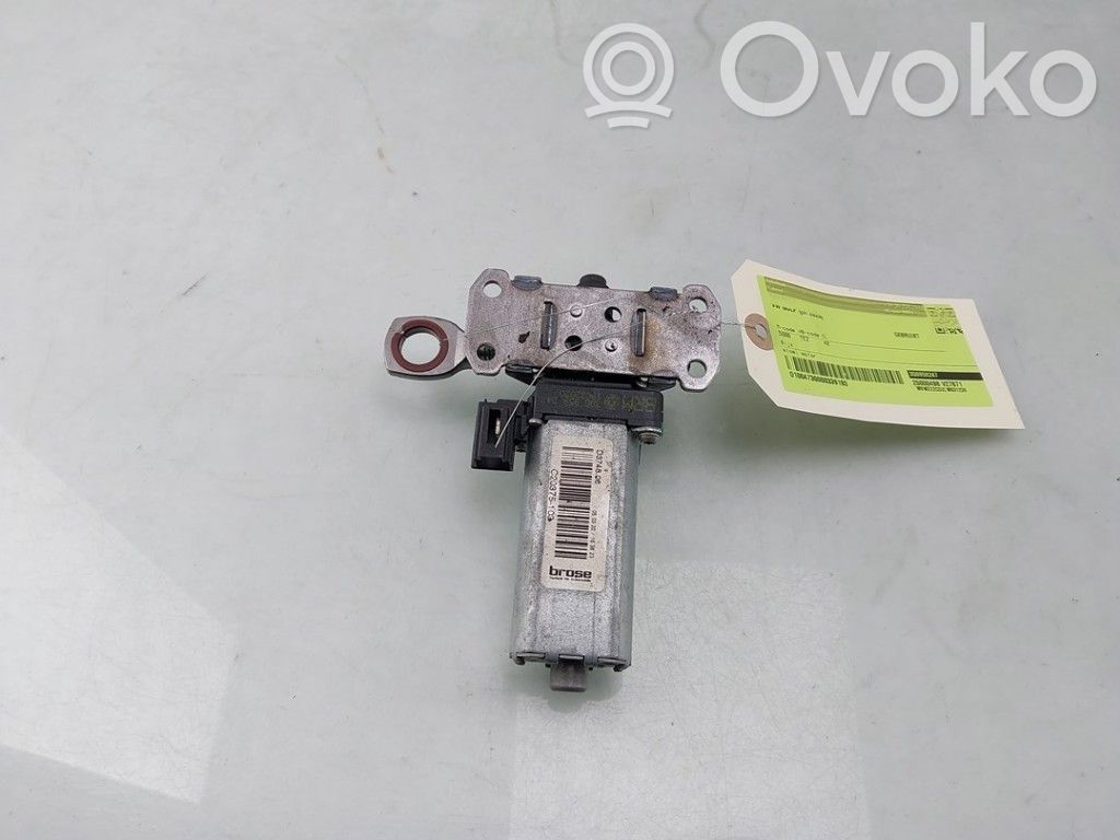 Volkswagen Golf VIII Motor reglare scaun 