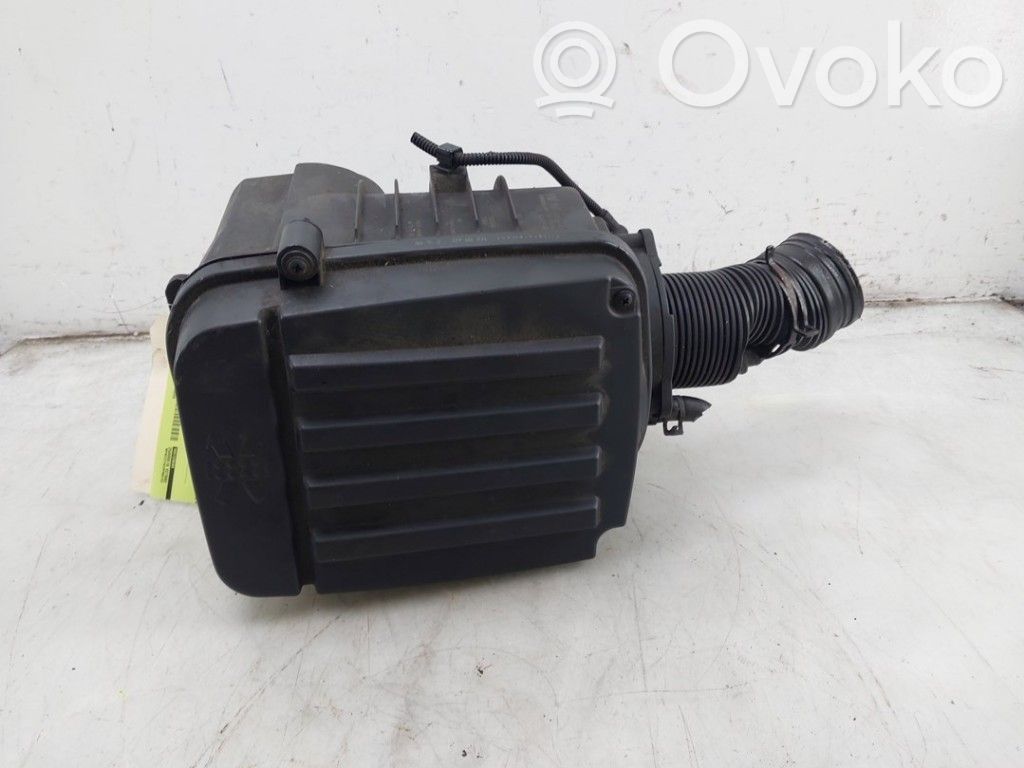 Volkswagen Golf V Cutie filtru aer 