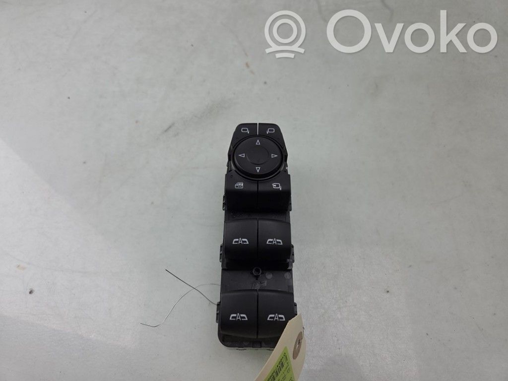 Opel Insignia B Electric window control switch 