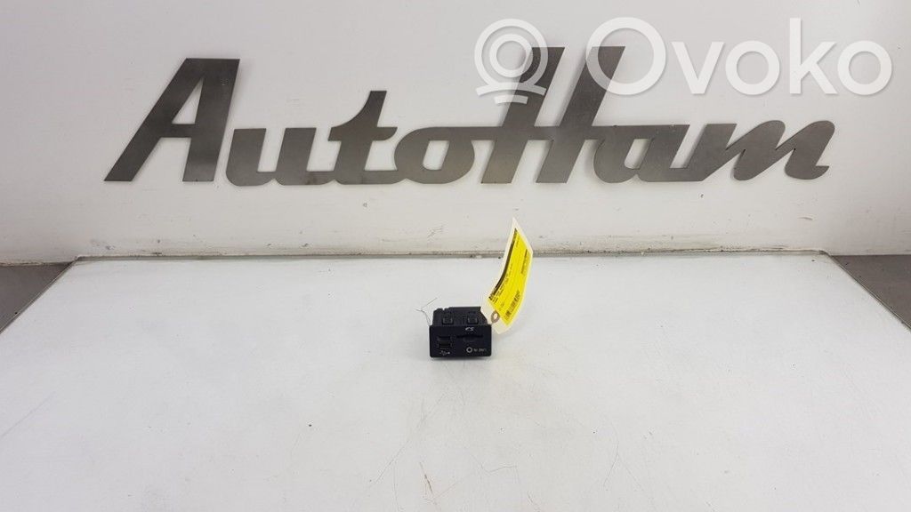 Ford Transit -  Tourneo Connect Enchufe conector entrada auxiliar 