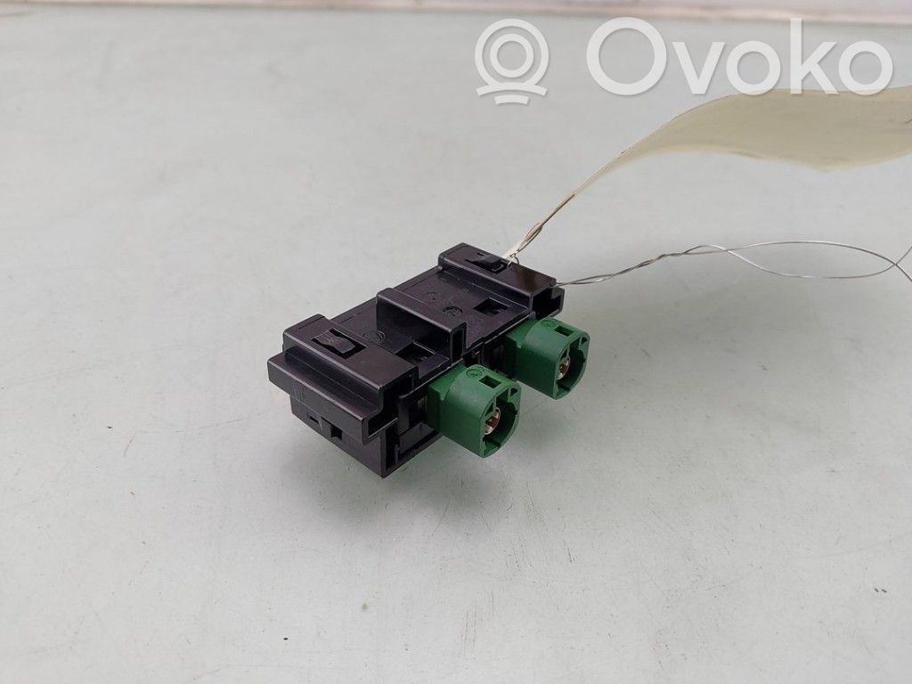 Volkswagen T-Cross Enchufe conector entrada auxiliar 