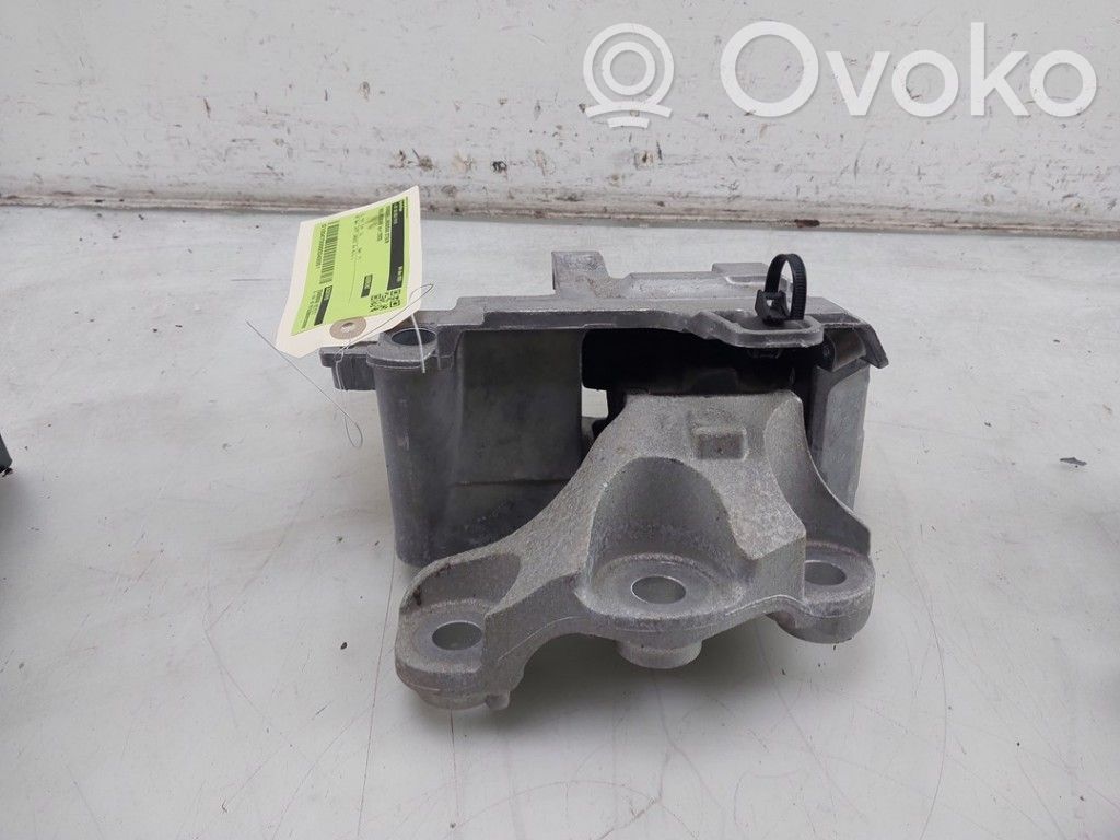 Volvo XC40 Gearbox mounting bracket 
