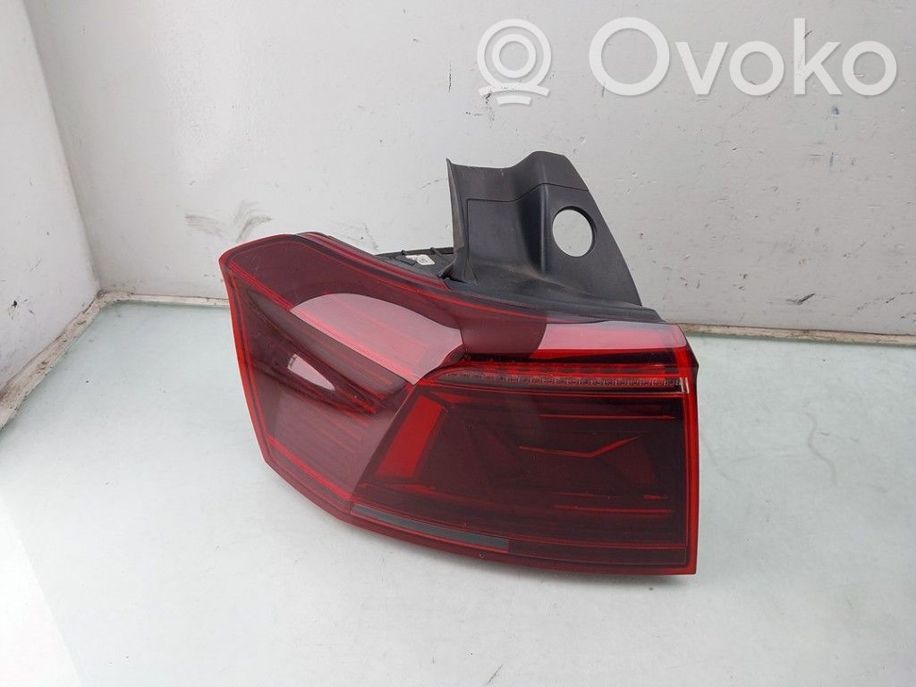 Volkswagen PASSAT B8 Lampa tylna 