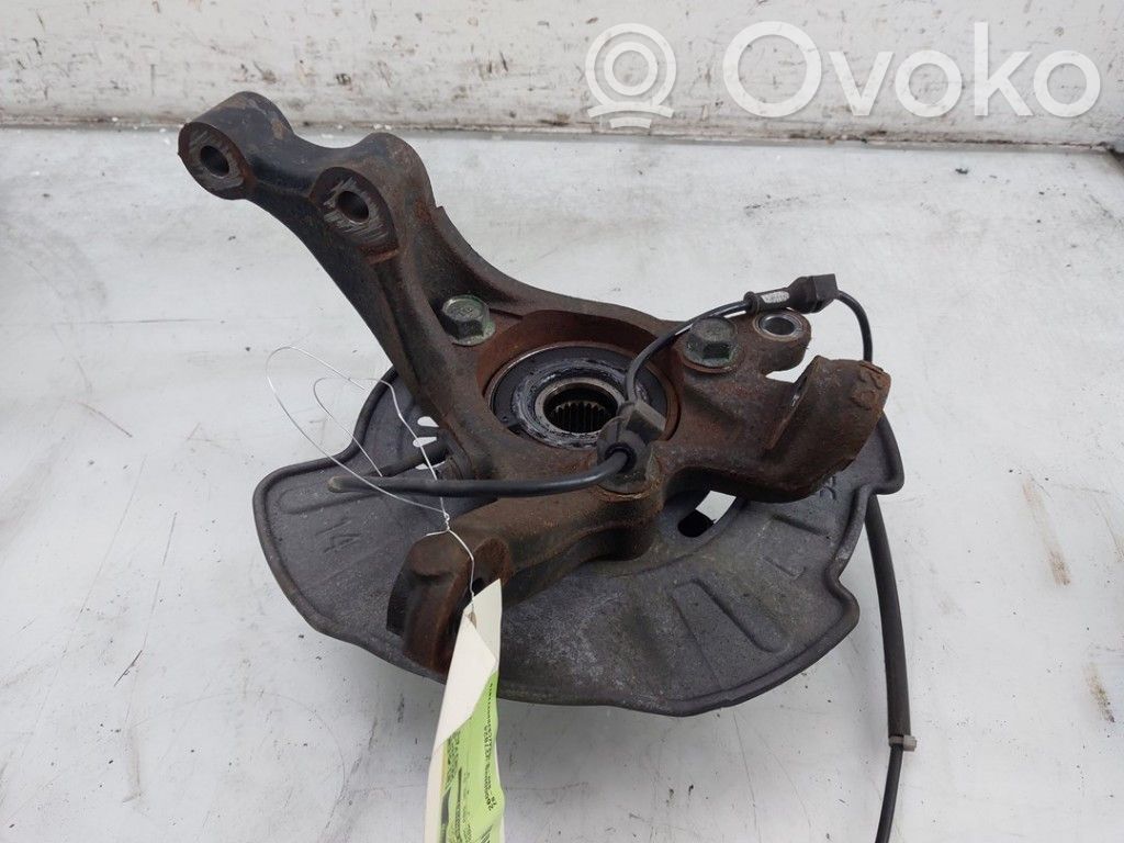 Suzuki Swift III Front wheel hub spindle knuckle 