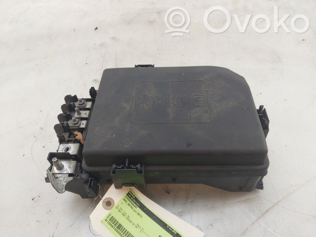 Opel Astra K Skrzynka bezpieczników / Komplet 