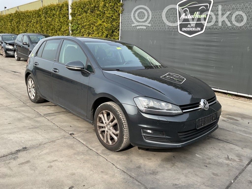 Volkswagen Golf VII Parachoques delantero 
