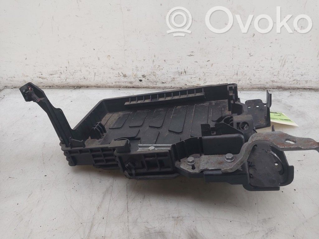 Dacia Sandero III Podstawa / Obudowa akumulatora 