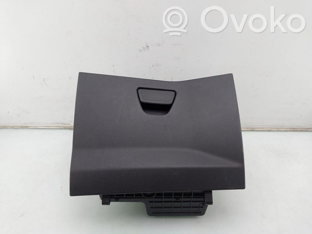 Ford B-MAX Glove box 