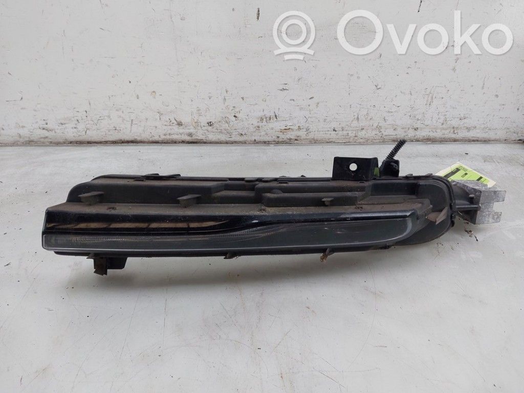 Volvo V40 Priekinio žibinto detalė 