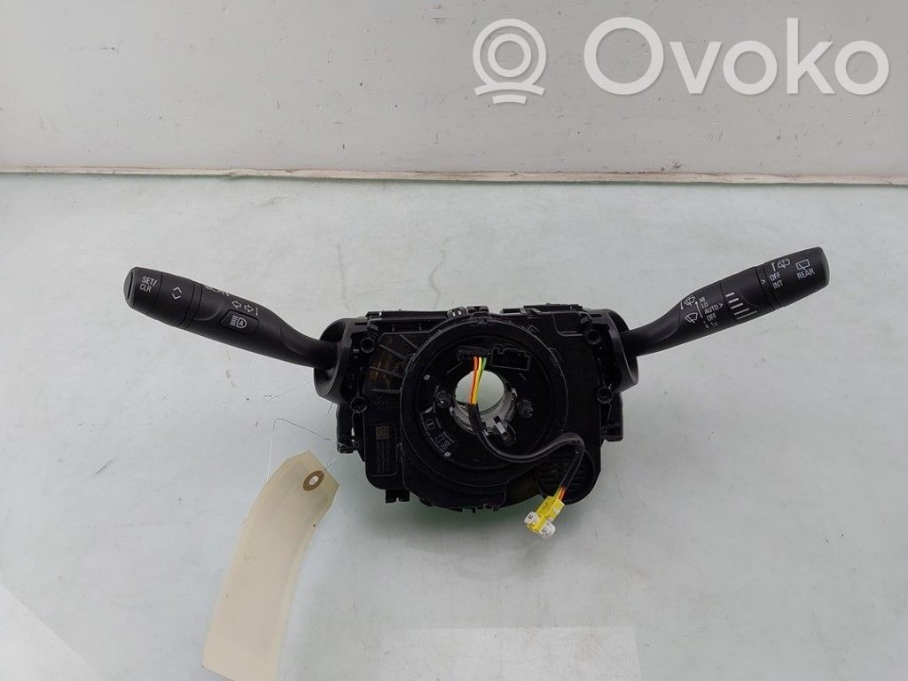 Opel Combo E Steering wheel buttons/switches 