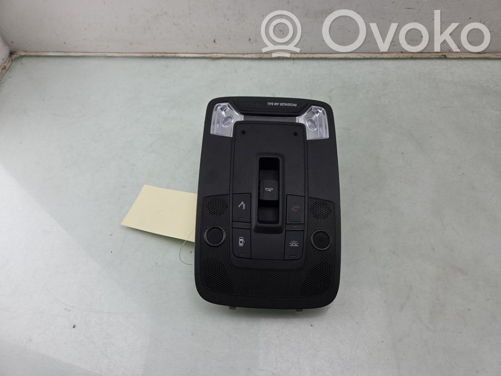 Audi A3 8Y Etuistuimen valo