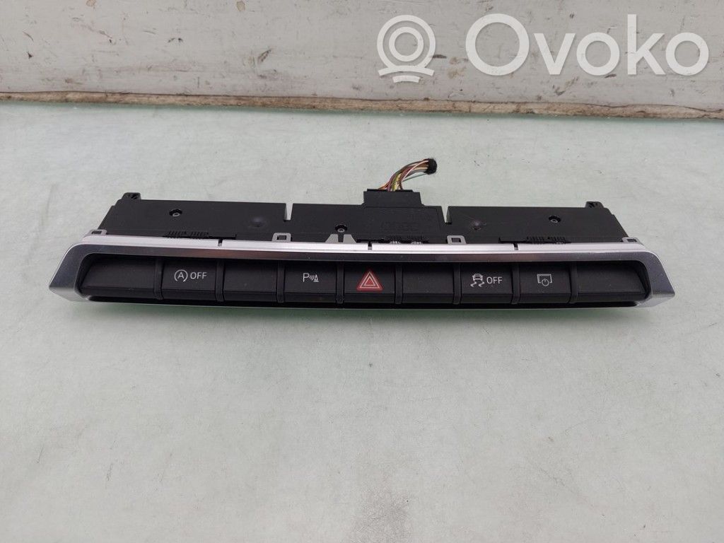 Audi Q2 - Hazard light switch 