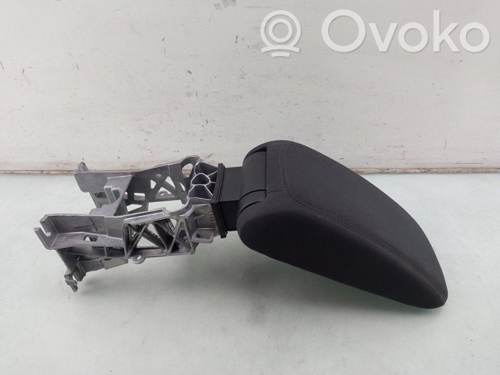 Audi Q2 - Armrest 