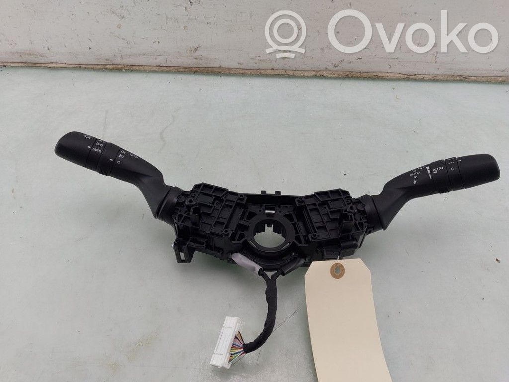 Toyota Corolla Cross Pulsanti/interruttori sul volante