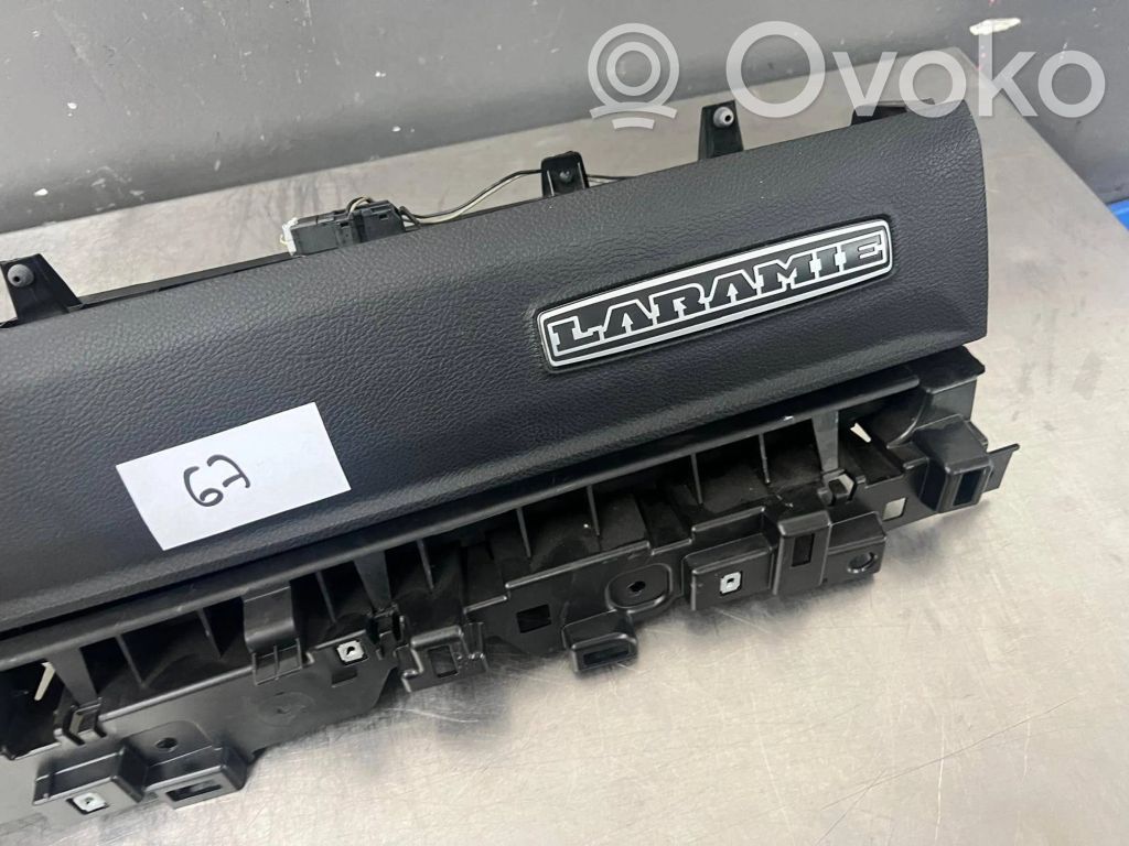 Dodge PickUp RAM SRT-10 Hansikaslokero 