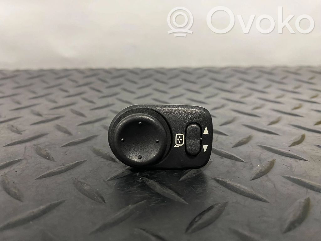 Chevrolet Camaro Wing mirror switch 