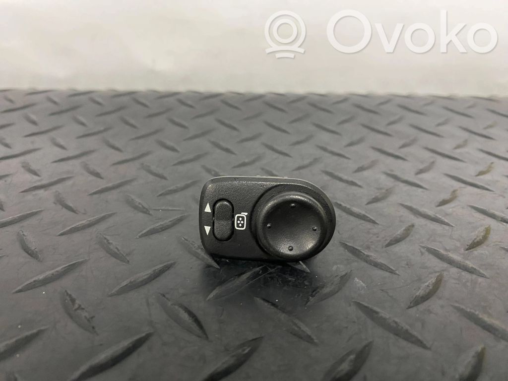 Chevrolet Camaro Wing mirror switch 