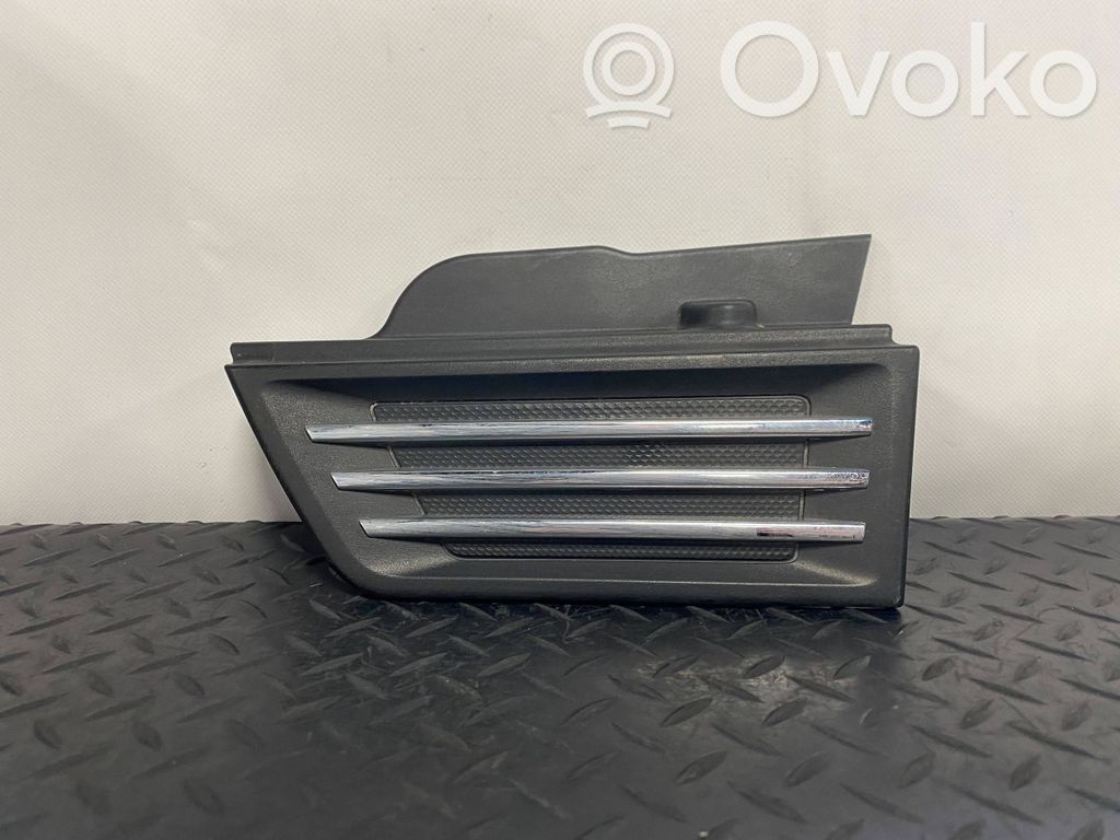 Dodge Nitro Fender trim (molding) 