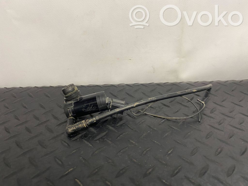 Windscreen/windshield washer pump   17664DA