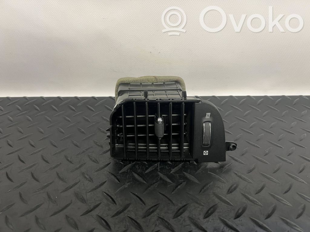 Dodge RAM Dysze / Kratki środkowego nawiewu deski rozdzielczej 