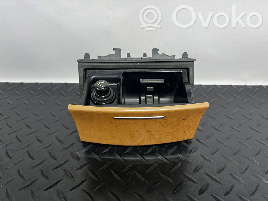 Infiniti Q45 III Posacenere (anteriore) 