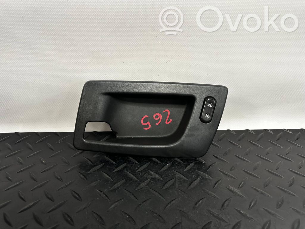 Cadillac CTS Front door handle cover 