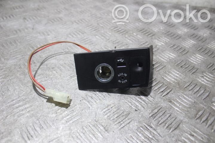 BMW 7 F01 F02 F03 F04 Enchufe conector entrada auxiliar 