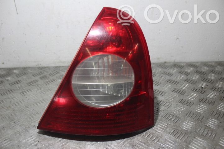Renault Clio II Aizmugurējais lukturis virsbūvē 