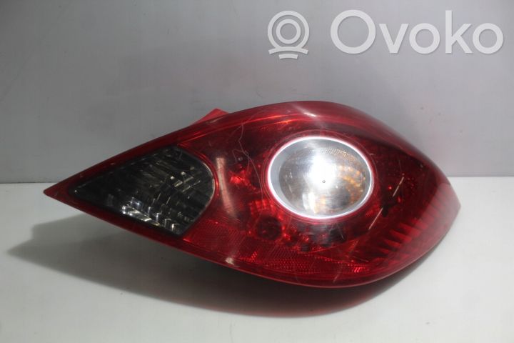 Opel Corsa D Aizmugurējais lukturis virsbūvē 