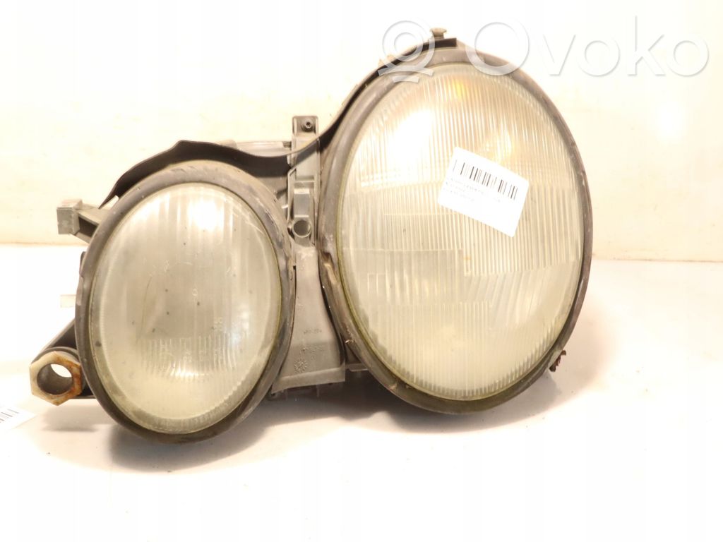 Mercedes-Benz CLK A208 C208 Lampa przednia 