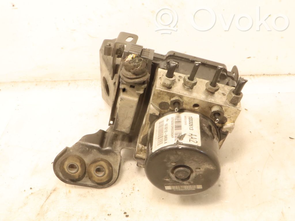 Opel Astra J ABS Pump 
