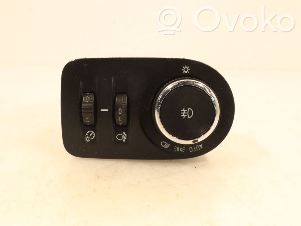 Opel Corsa F Light switch 